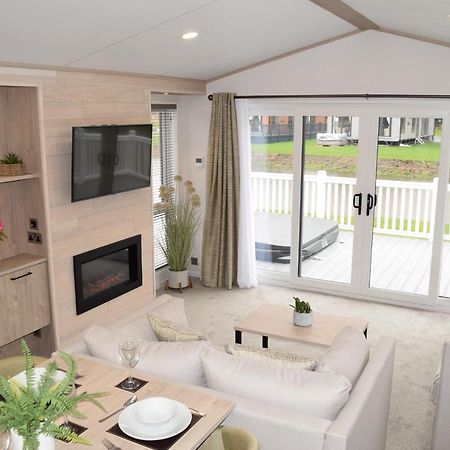 Honey Bee Lodge With Hot Tub York Eksteriør bilde