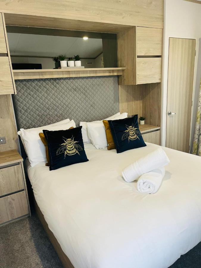 Honey Bee Lodge With Hot Tub York Eksteriør bilde