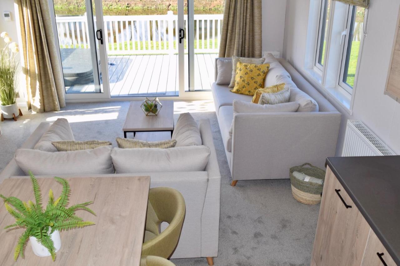 Honey Bee Lodge With Hot Tub York Eksteriør bilde